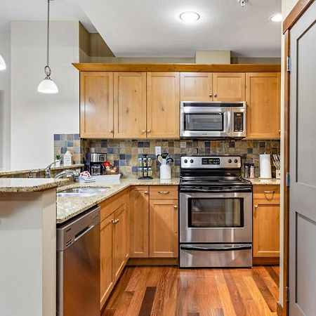 Alluring Mountain View Condo - Right In The Heart Of Downtown - Managed By Little Sister Getaways Canmore Exterior photo