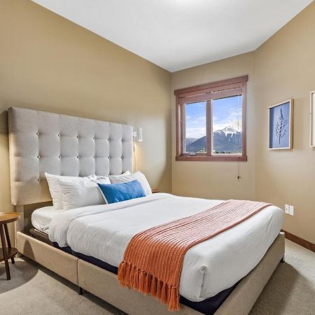 Alluring Mountain View Condo - Right In The Heart Of Downtown - Managed By Little Sister Getaways Canmore Exterior photo