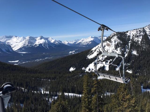 Alluring Mountain View Condo - Right In The Heart Of Downtown - Managed By Little Sister Getaways Canmore Exterior photo