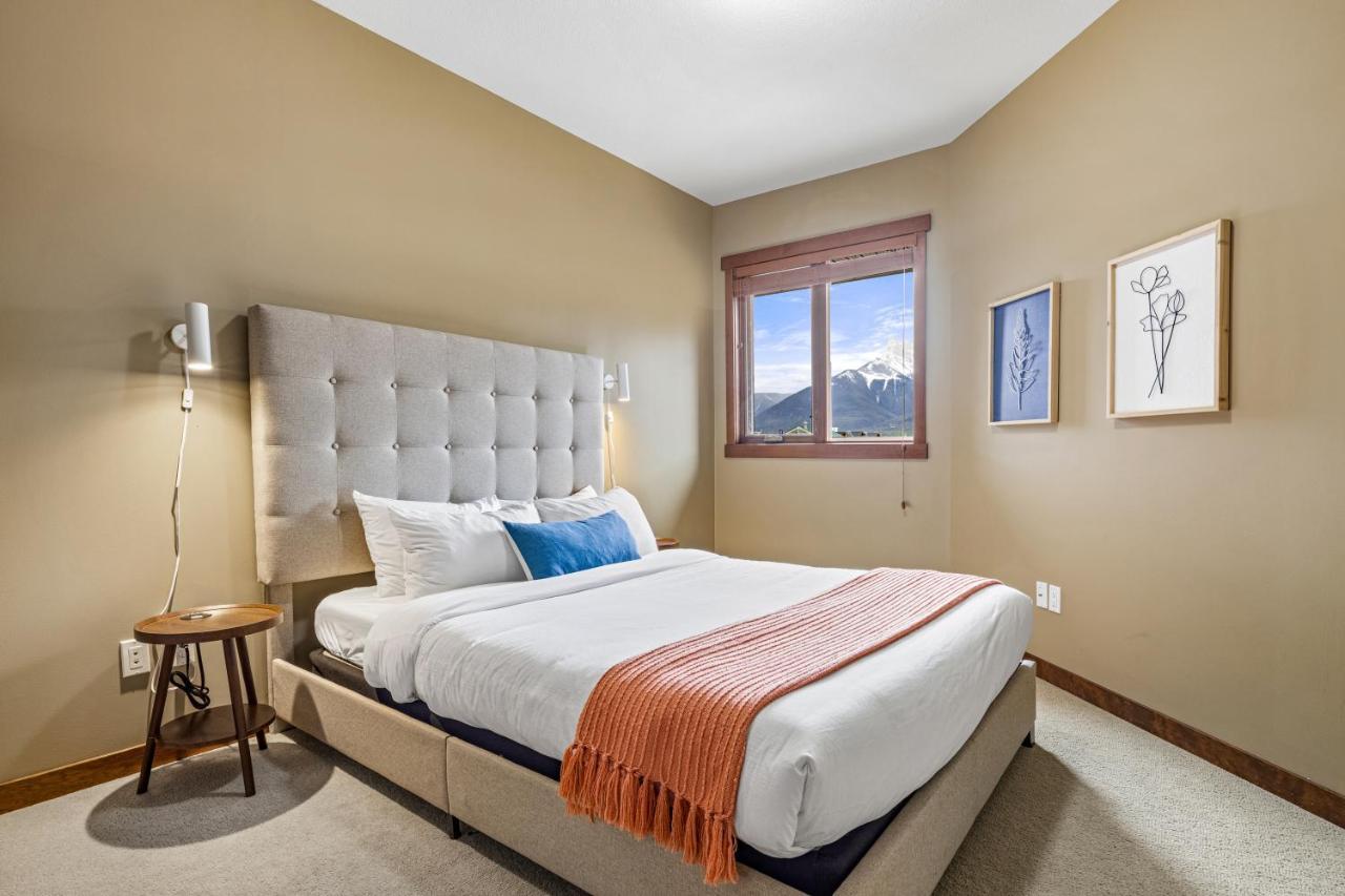 Alluring Mountain View Condo - Right In The Heart Of Downtown - Managed By Little Sister Getaways Canmore Exterior photo