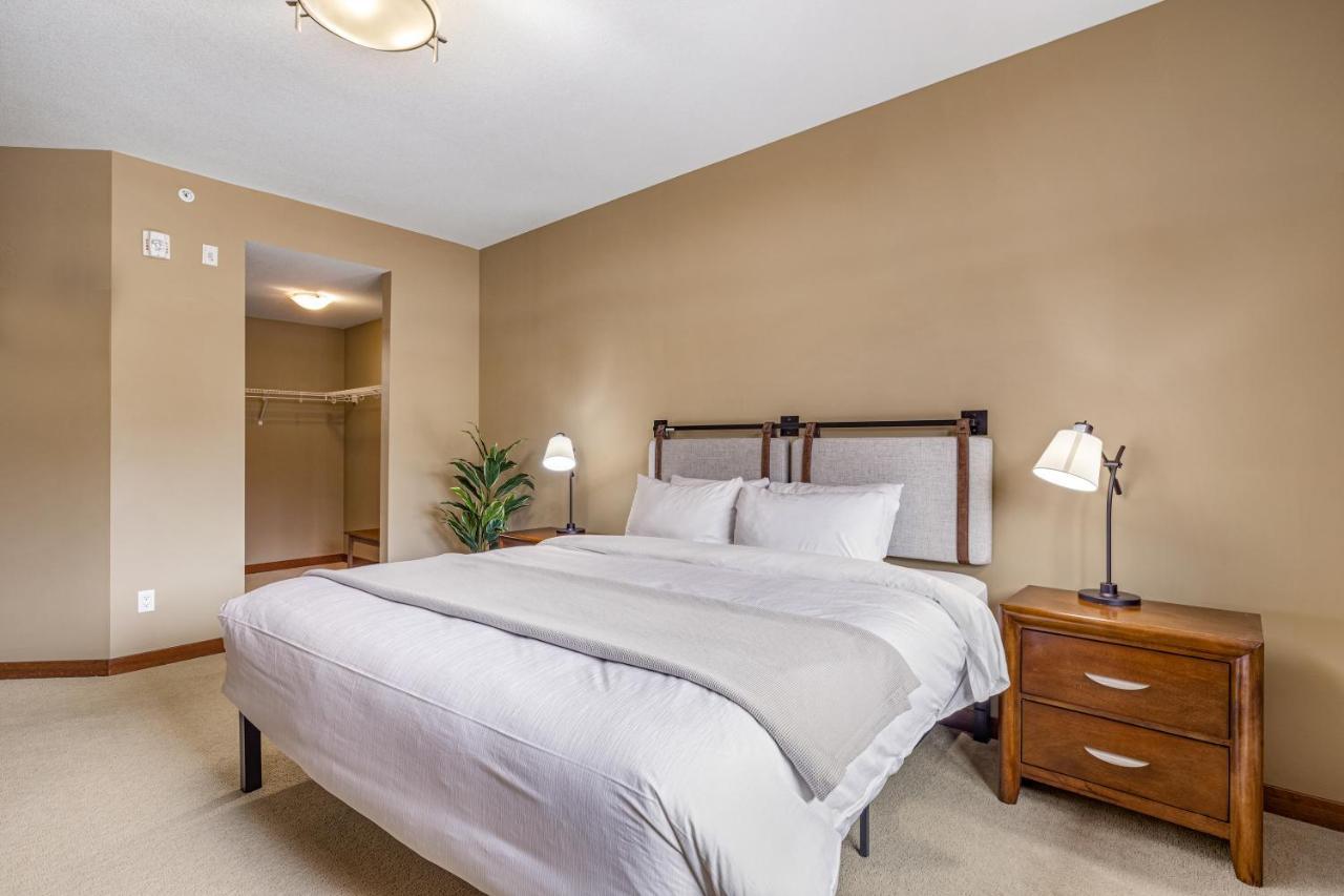 Alluring Mountain View Condo - Right In The Heart Of Downtown - Managed By Little Sister Getaways Canmore Exterior photo