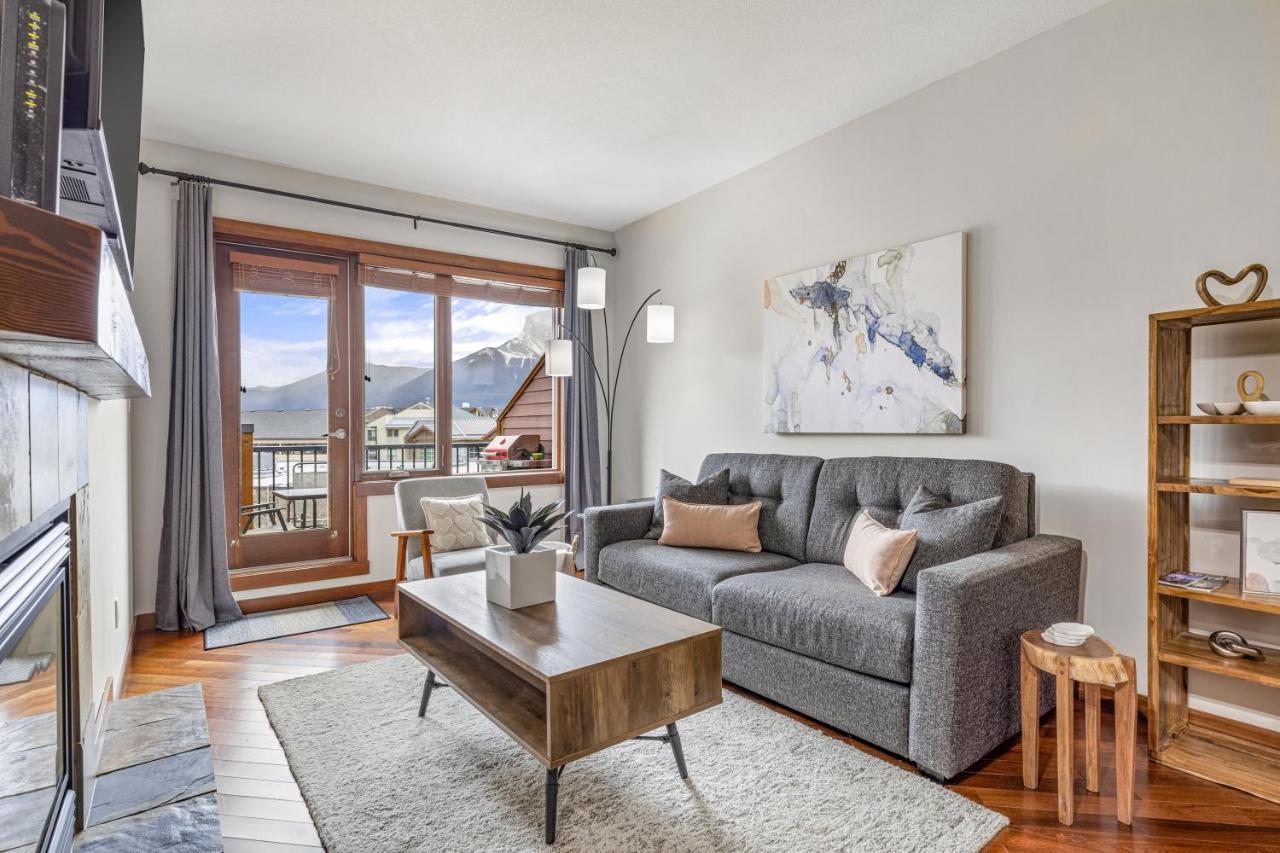 Alluring Mountain View Condo - Right In The Heart Of Downtown - Managed By Little Sister Getaways Canmore Exterior photo