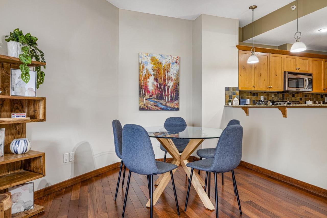 Alluring Mountain View Condo - Right In The Heart Of Downtown - Managed By Little Sister Getaways Canmore Exterior photo