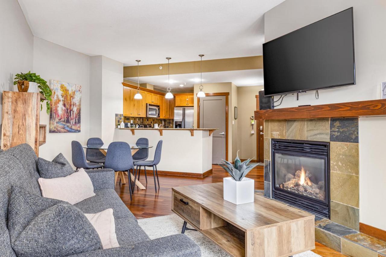 Alluring Mountain View Condo - Right In The Heart Of Downtown - Managed By Little Sister Getaways Canmore Exterior photo