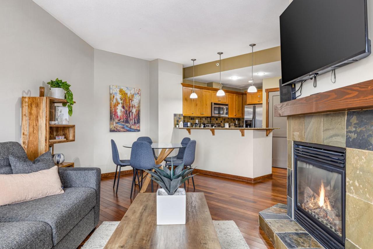 Alluring Mountain View Condo - Right In The Heart Of Downtown - Managed By Little Sister Getaways Canmore Exterior photo